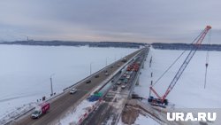 Мост через Чусовую доложен был заработать в полную силу давно