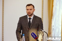 Владимир Ковалев родился в 1989, что делает его самым молодым из действующих директоров департаментов