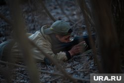 Дэниэл Мартиндейл лег на дорогу во время обстрела в надежде, что это поможет (фото из архива)