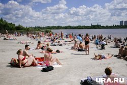Бандурко приказал очистить песок от щебня, бумажек и прочего мусора