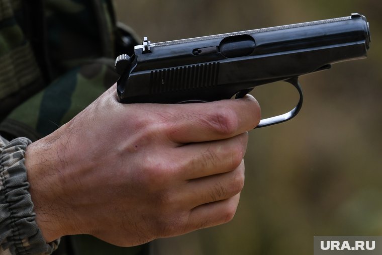 После совершения преступления мужчина скрылся в близлежащем лесу
