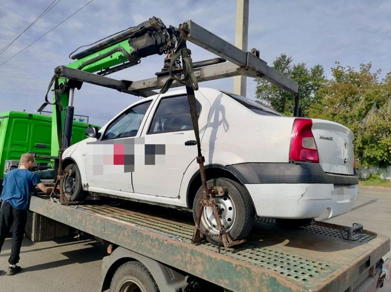 Автомобиль курганского таксиста отправили на штрафстоянку