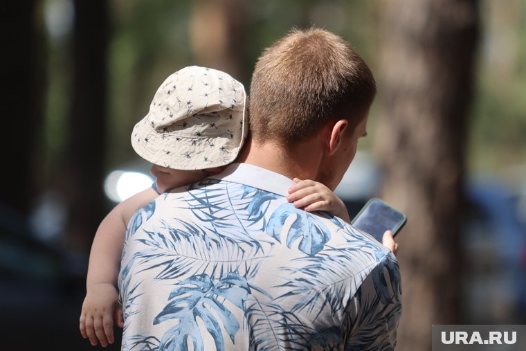 Большинство стран мира отмечают День отца в третье воскресенье лета — в 2025 году это 15 июня