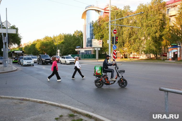 Сейчас улица делит Тюмень на северную и южную часть, на ней находятся ОКБ №2, здания опорного вуза ТИУ и Площадь памяти. 