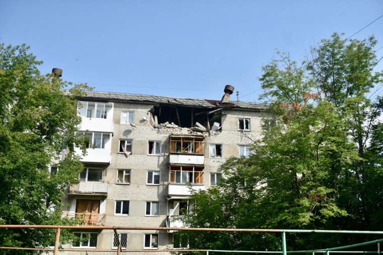 Взрыв произошел на последнем этаже пятиэтажного дома в Серове 22 июня
