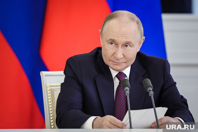 Путин расширил действие указа о поддержке волонтеров в новых регионах и Крыме на все приграничье