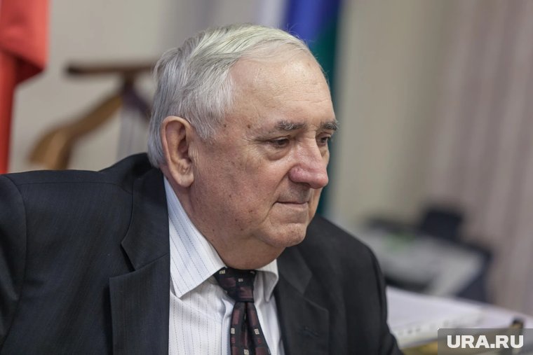 Экс-глава Тюмени Киричук обратился к стихотворению Маяковского на заседании комиссии гордумы