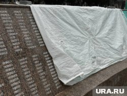 Фамилии павших воинов быстро стерлись с монумента