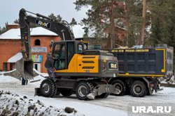 Загнали технику, начинают ломать: на курганской трассе сносят кафе «Апшерон». Фото, видео