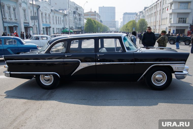 Автомобиль 1963 года выпуска продают в Сургуте