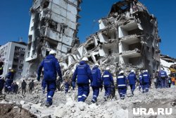 В результате землетрясения обрушились десятки домов