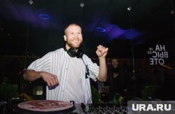 Дорн начал свою сольную карьеру в 2010 году