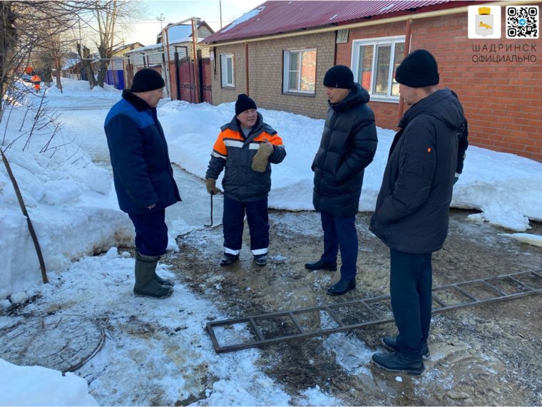 В Шадринске устраняют порыв на сетях, из-за которого временно без воды остался частный сектор