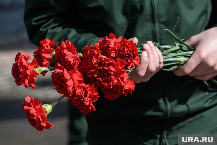 На церемонии открытия мемориала в Новом Уренгое участвовал губернатор ЯНАО Дмитрий Артюхов