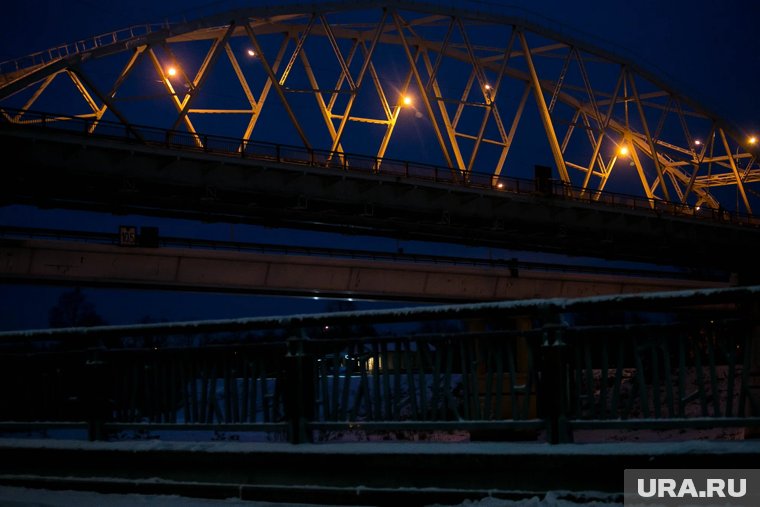 Длина моста — 1316 метров, а высота — 15 метров