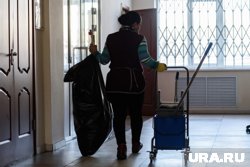 Уборщика помещений ждут на вахте в Тарко-Сале (архивное фото)
