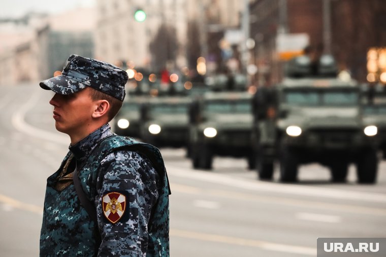 Усиленный режим коснется Росгвардии, полиции, медицинских и спасательных служб