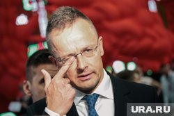 Сийярто продолжает поддерживать Россию