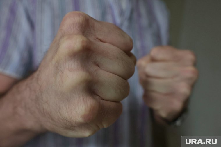 В Уссурийске мужчина напал ночью на трех девушек
