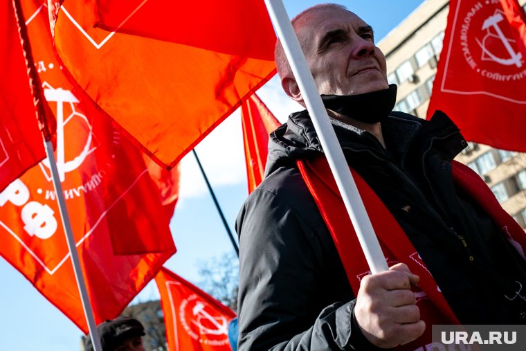 Тюменской КПРФ митинг согласовали на одной из центральных площадей, а РКРП ограничились шествием