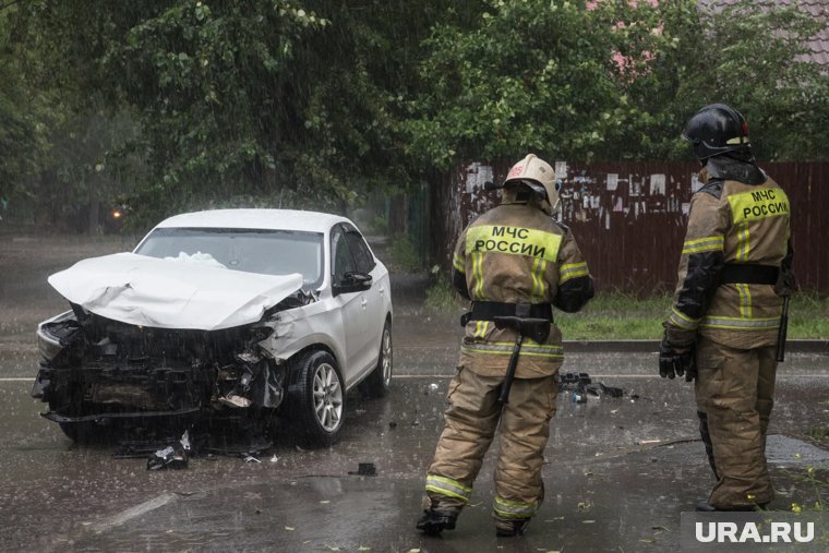 В легковушку врезался КАМАЗ
