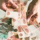 МРОТ в 2026 году превысит 27 тысяч рублей: как и у кого это отразится на зарплате