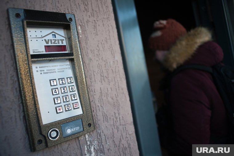 Мошенники придумали новую схему обмана россиян с помощью домофонов