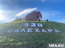 Надпись у подножия скульптуры сменили к юбилею Салехарда 