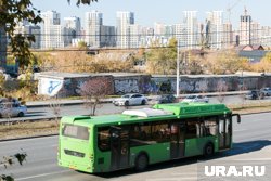 У автобуса отвалился задний бампер