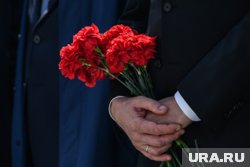 Участники церемонии почтили память героев минутой молчания