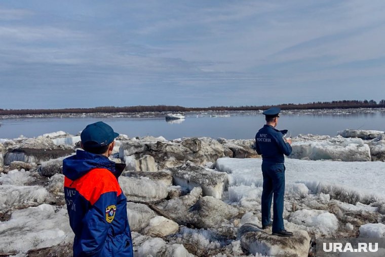 Жители Якутии борются с последствиями паводка 