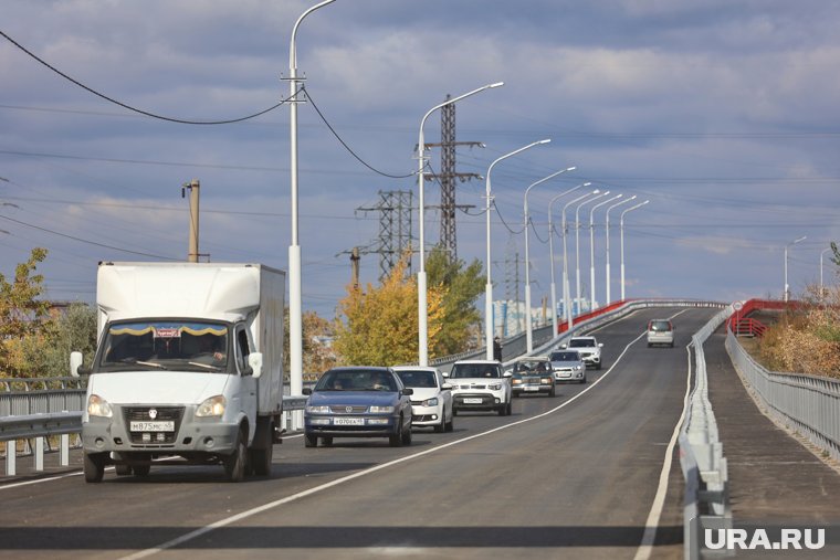 По мосту проезжают до 11 000 автомобилей в сутки