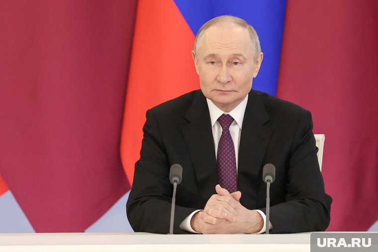 Путин поручил развить туризм в Арктической зоне Российской Федерации