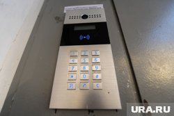 Житель Нижневартовска не смог попасть домой и устроил перепалку с умным домофоном