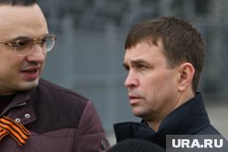 Владимир Черепанов (справа) решил завязать с госслужбой