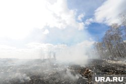 Спустя неделю мусор на полигоне продолжает тлеть