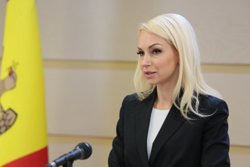 Народ не видит в России врага и не хочет воевать вопреки курсу Санду, заявила депутат Молдавии Марина Таубер