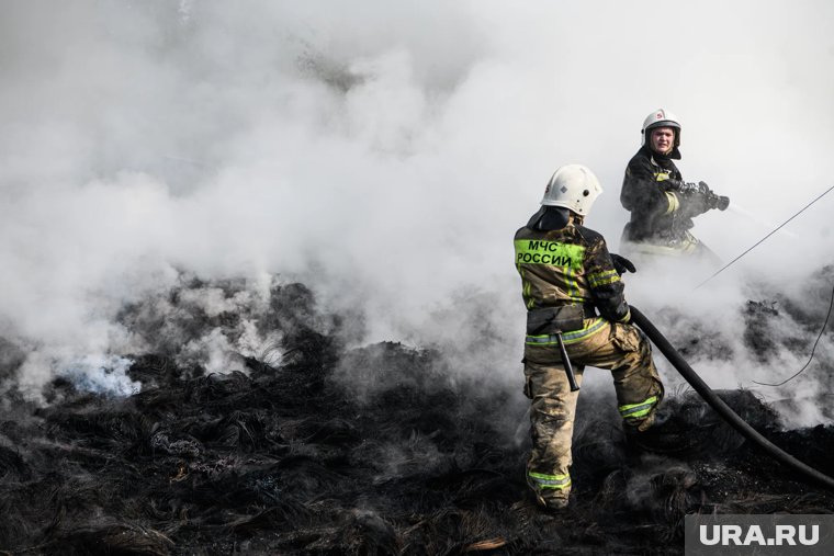Пожарные потушили топливные резервуары в Нижневартовске