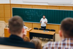 Обучение с преподавателями МФТИ будет проходить в формате онлайн и живых лекций
