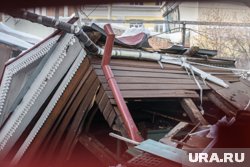 Власти снесли половину дома, в другой части проживала семья 