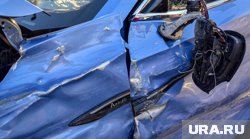 На сельской дороге автомобиль врезался в столб