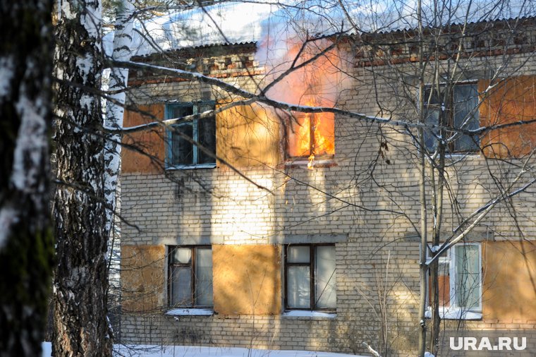 Прокуратура ХМАО выяснит причины пожара в многоквартирном доме в Лянторе