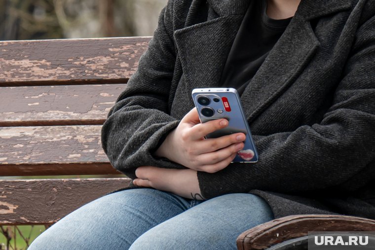 В случае ограничения мобильного интернета, можно скачать карты на смартфон