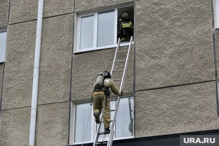 Рядом с местом пожара в квартире находились дети