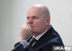 Логинов начал с дорожной отрасли и работы в администрации районов города