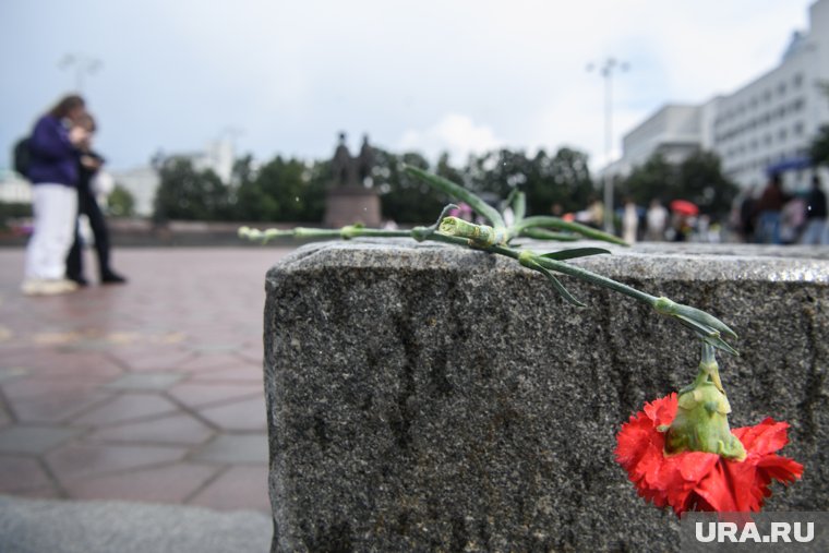 В Далматово разрушилась мемориальная плита