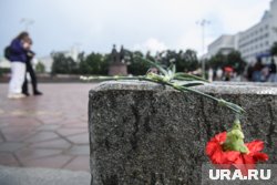 В Далматово разрушилась мемориальная плита