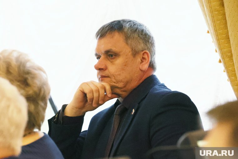 Курганский депутат облдумы Роман Хохлов передал мандат ветерану СВО Александру Пылкову