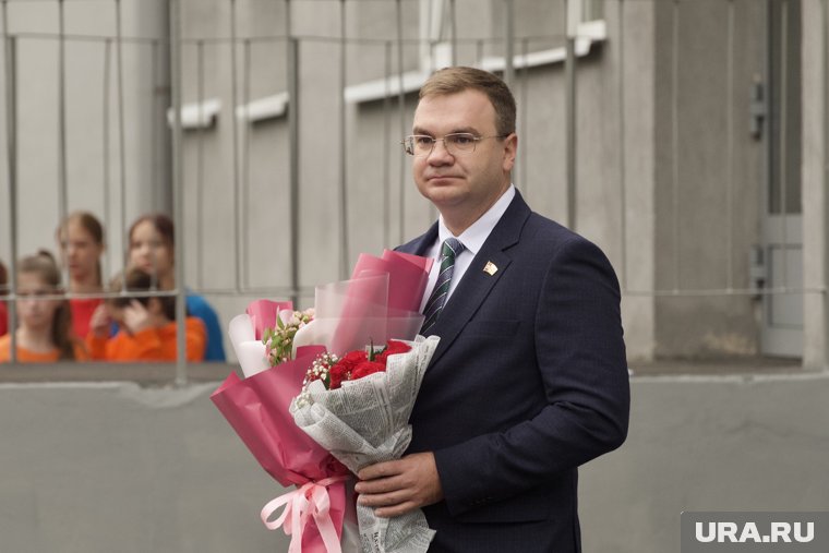 Мэр побывал на выпускном своей дочери