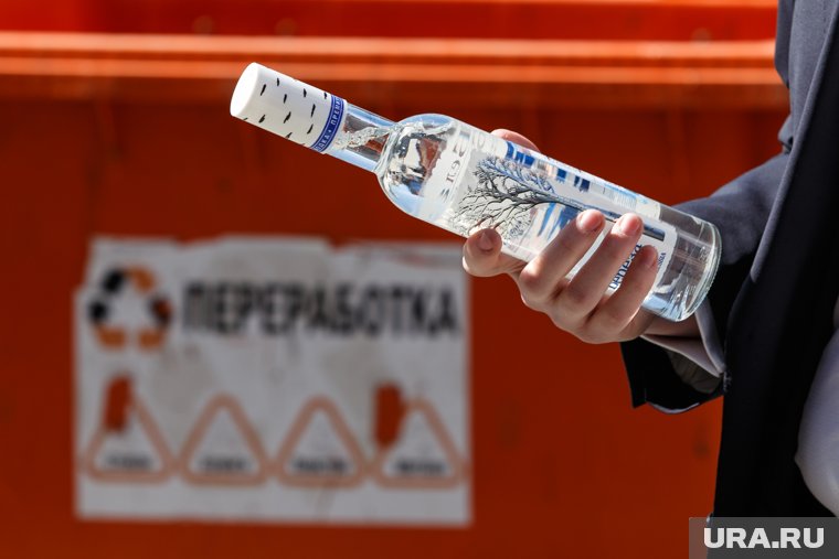 Агент баскетболиста Яниса Тиммы Станислав Рыжков удивился бутылке водки в номере спортсмена, ведь он фанатично относился к своему здоровью